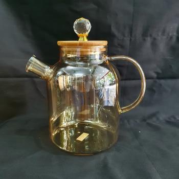 Bình trà TT vàng chịu nhiệt có chặn  1,5L