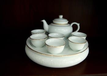 Bộ trà khay chum trắng 2 lớp viền vàng BT