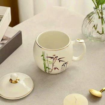 Ca sứ bầu hình trúc
