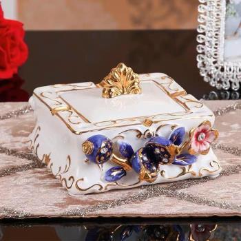 Gạt tàn sứ có nắp hoa xanh nổi