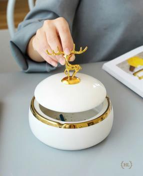 Gạt tàn sứ trắng nắp hươu