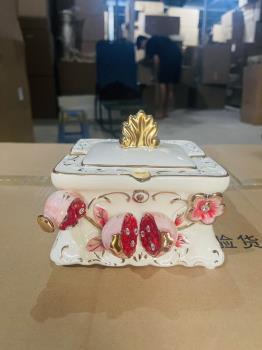 Gạt tàn sứ vuông có nắp mai nổi